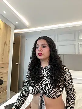 Snapshot of ShanonFox_oficial chatting on 04/06/26, 07:15 ShanonFox oficial online show from 04/06/26, 07:15