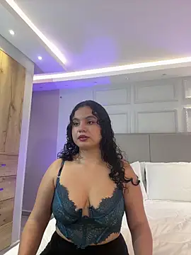 Snapshot of ShanonFox_oficial chatting on 04/07/26, 09:15 ShanonFox oficial online show from 04/07/26, 09:15