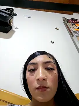 Snapshot of yvonne_1998 chatting on 03/31/26, 09:26 yvonne 1998 online show from 03/31/26, 09:26