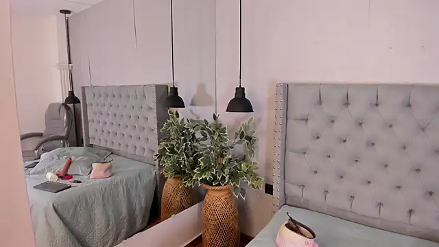 Snapshot of ivy_leee chatting on 04/04/26, 08:06 ivy leee online show from 04/04/26, 08:06