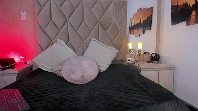 Cinthia Cortes online show from 03/30/26, 07:48