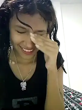Yi Uzi online show from 05/15/26, 11:12