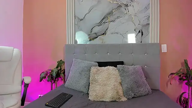 PinkAria online show from 04/04/26, 07:22