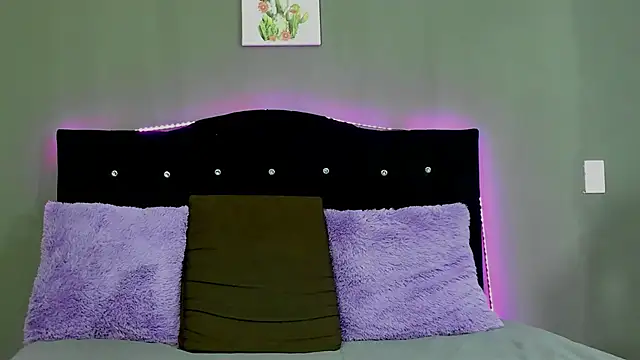 PinkAria online show from 04/15/26, 07:58