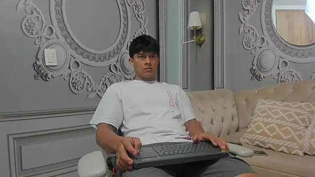 Andeuw   online show from 04/07/26, 02:34