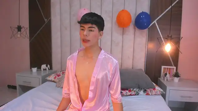 Snapshot of CAROLYNFOSTER chatting on 04/15/26, 11:28 CAROLYNFOSTER online show from 04/15/26, 11:28