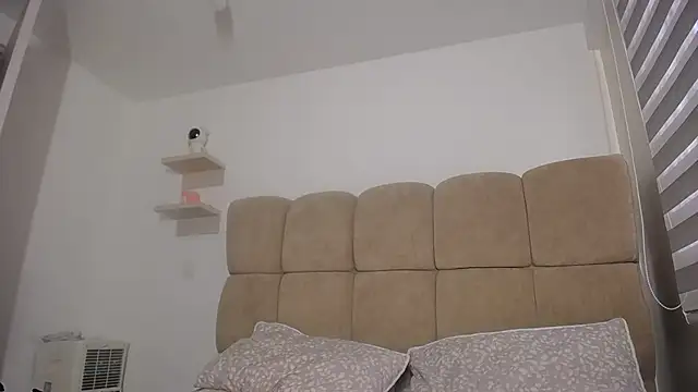 SofiaBanks  online show from 04/14/26, 10:49