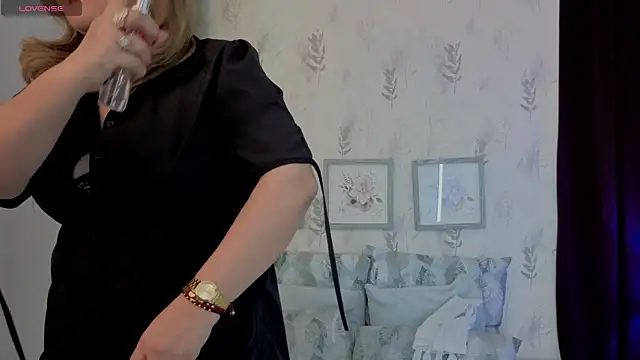 Natashablade   online show from 07/15/26, 11:48