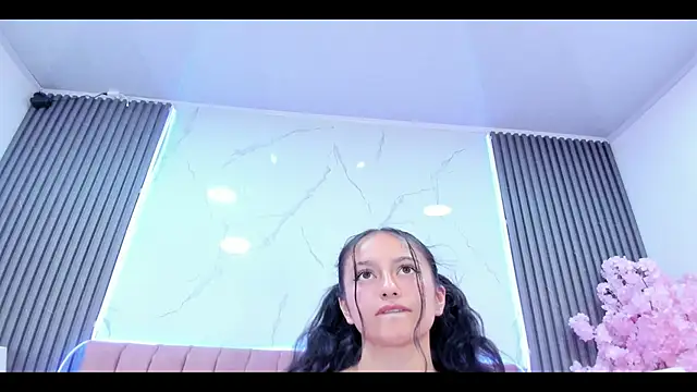 Snapshot of CharloteeTaylor chatting on 04/14/26, 07:53 CharloteeTaylor online show from 04/14/26, 07:53