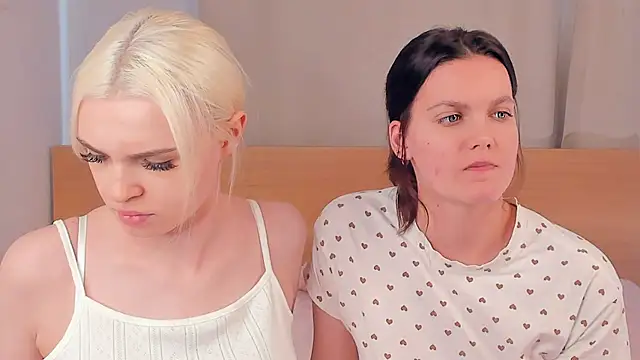 JuliannPaysour online show from 04/10/26, 07:35