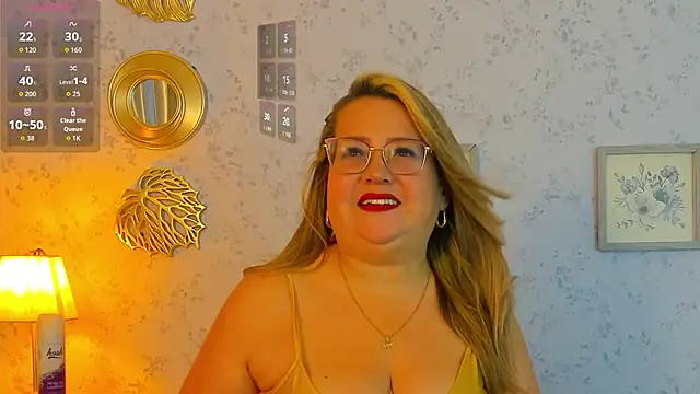 Snapshot of Martinacurvy_ chatting on 03/31/26, 11:32 Martinacurvy online show from 03/31/26, 11:32