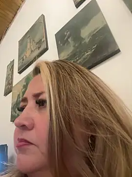 Snapshot of Martinacurvy_ chatting on 04/08/26, 12:32 Martinacurvy online show from 04/08/26, 12:32