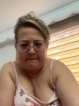 Snapshot of Martinacurvy_ chatting on 04/12/26, 06:46 Martinacurvy online show from 04/12/26, 06:46