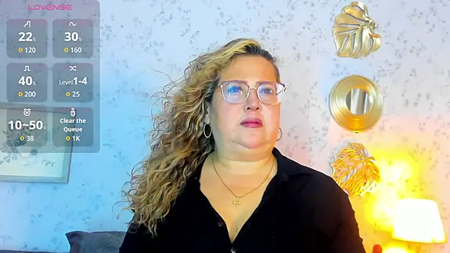 Snapshot of Martinacurvy_ chatting on 04/15/26, 10:55 Martinacurvy online show from 04/15/26, 10:55