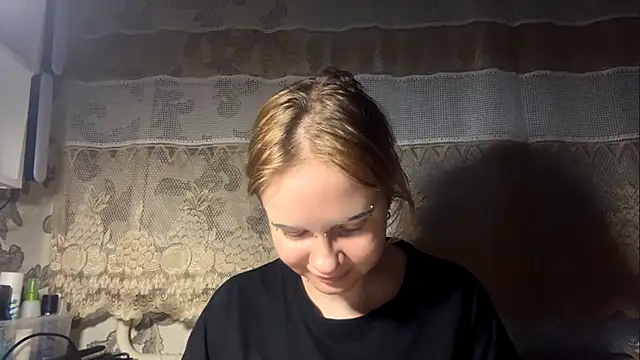 KrystenHoye online show from 04/12/26, 04:12