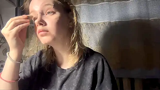 KrystenHoye online show from 04/17/26, 04:10