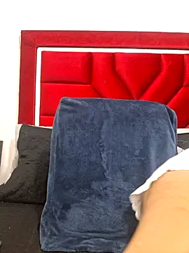 Snapshot of CinthiaHall_ chatting on 04/14/26, 11:05 CinthiaHall online show from 04/14/26, 11:05