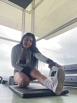 Cami olarte online show from 04/15/26, 06:04