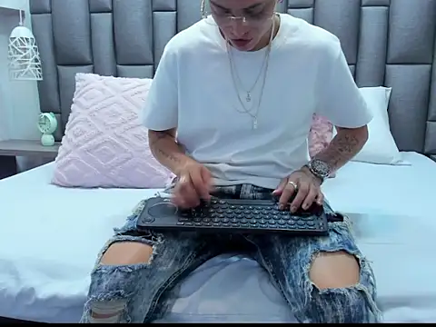 ZoeGrey online show from 04/10/26, 01:05