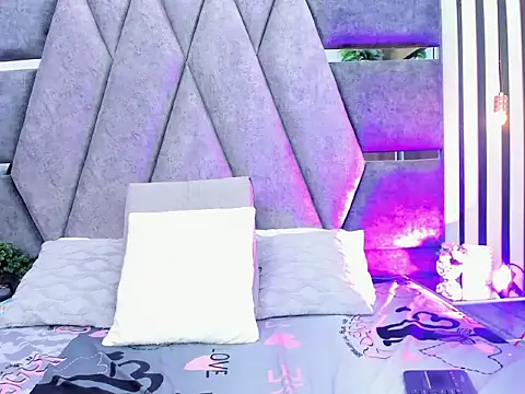 Snapshot of WinnieClarke chatting on 03/28/26, 11:54 WinnieClarke online show from 03/28/26, 11:54