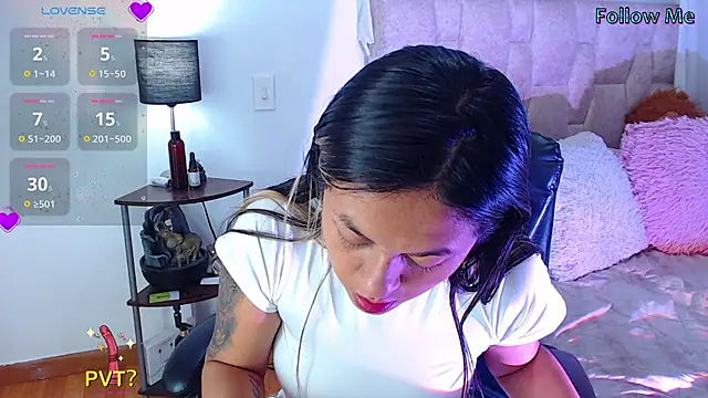 CharlottLee online show from 04/15/26, 12:39