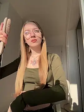 EvaEvis online show from 04/11/26, 06:18