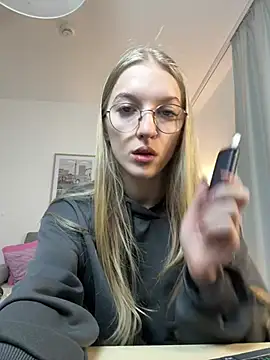 EvaEvis online show from 04/15/26, 05:36