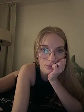 EvaEvis online show from 04/15/26, 07:58