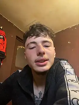 Snapshot of denysio69 chatting on 04/05/26, 06:43 denysio69 online show from 04/05/26, 06:43