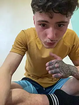 Snapshot of denysio69 chatting on 04/06/26, 01:01 denysio69 online show from 04/06/26, 01:01