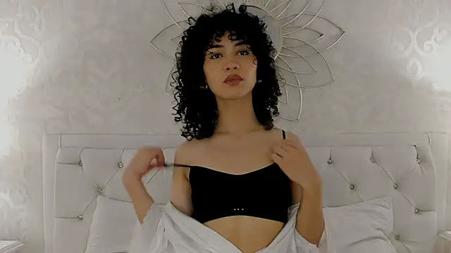 Snapshot of Julietta___ chatting on 04/16/26, 12:06 Julietta online show from 04/16/26, 12:06