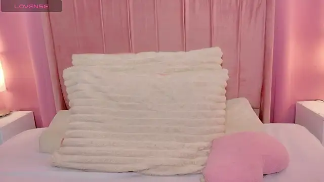 MoollyLove online show from 04/14/26, 12:11