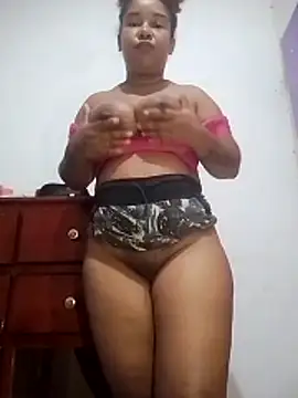 Snapshot of kimberlly25 chatting on 04/10/26, 03:01 kimberlly25 online show from 04/10/26, 03:01