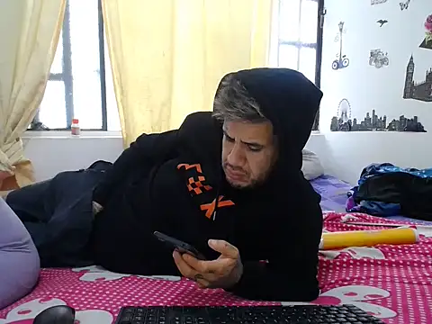 allison maxtattoo  online show from 04/05/26, 02:36