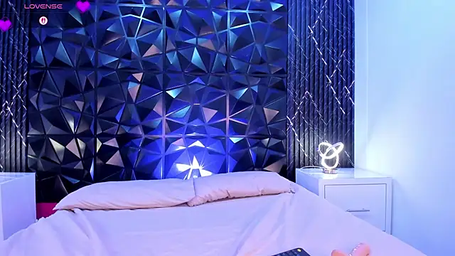 TifannySommers online show from 04/18/26, 07:58