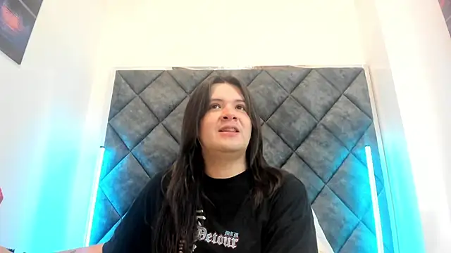 Snapshot of MatthewDavis_ chatting on 04/05/26, 11:29 MatthewDavis online show from 04/05/26, 11:29