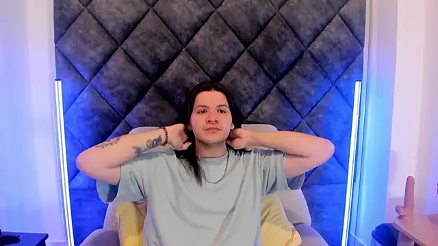 Snapshot of MatthewDavis_ chatting on 04/07/26, 11:21 MatthewDavis online show from 04/07/26, 11:21