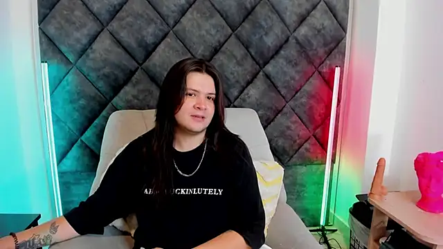 Snapshot of MatthewDavis_ chatting on 04/08/26, 11:32 MatthewDavis online show from 04/08/26, 11:32