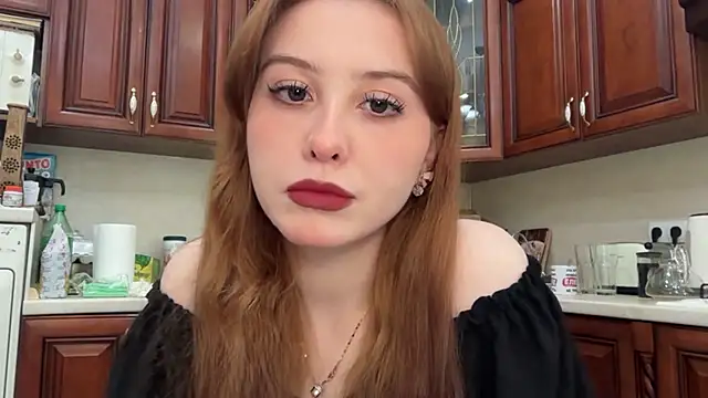 Snapshot of Amy_Bronson chatting on 04/15/26, 01:07 Amy Bronson online show from 04/15/26, 01:07