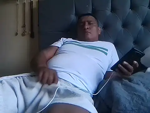 luis20212 online show from 04/13/26, 09:42