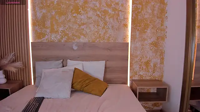 mia rossi 7 online show from 04/05/26, 03:58