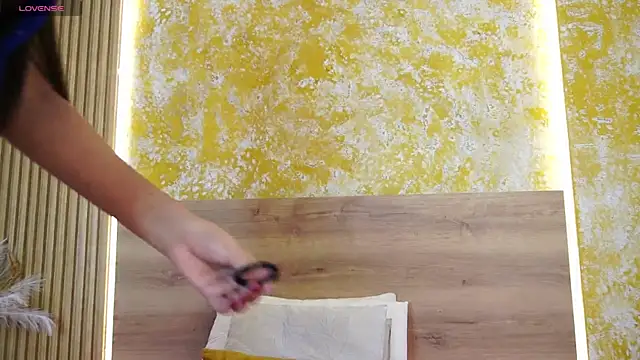 mia rossi 7 online show from 04/15/26, 03:35