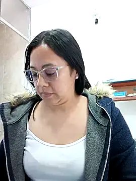 Snapshot of Violeta--7 chatting on 04/06/26, 01:45 Violeta--7 online show from 04/06/26, 01:45