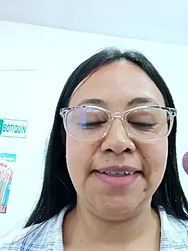 Snapshot of Violeta--7 chatting on 04/15/26, 07:58 Violeta--7 online show from 04/15/26, 07:58