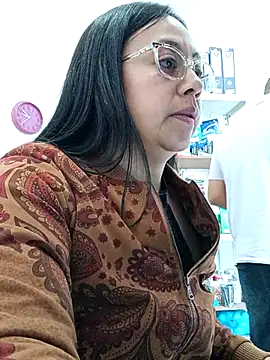 Snapshot of Violeta--7 chatting on 04/16/26, 02:51 Violeta--7 online show from 04/16/26, 02:51