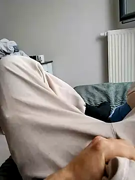 y2561 online show from 04/17/26, 01:25