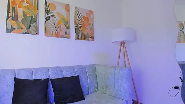 Velvet Noir  online show from 04/08/26, 11:43