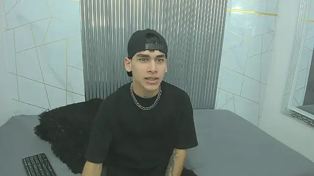 Kitsune 44 online show from 04/04/26, 07:22