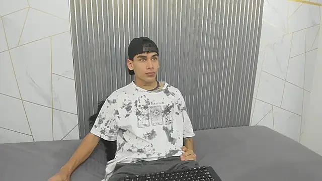 Kitsune 44 online show from 04/06/26, 07:26