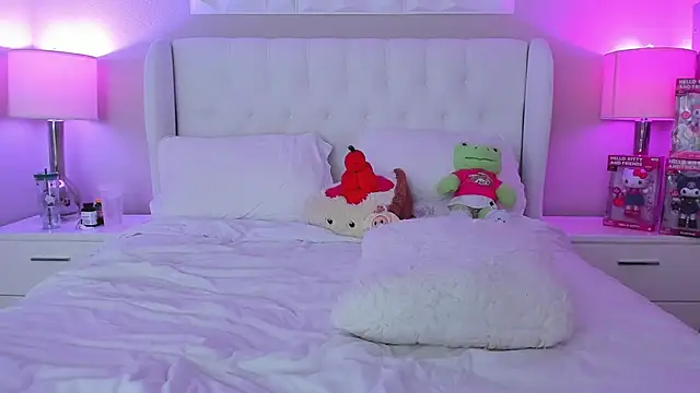 raiiny   online show from 04/17/26, 02:25